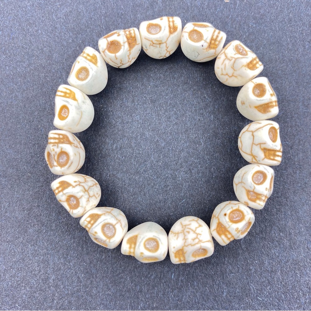 Howlite Skulls Stone Bead Bracelet, Stretchy Halloween Goth Accessory